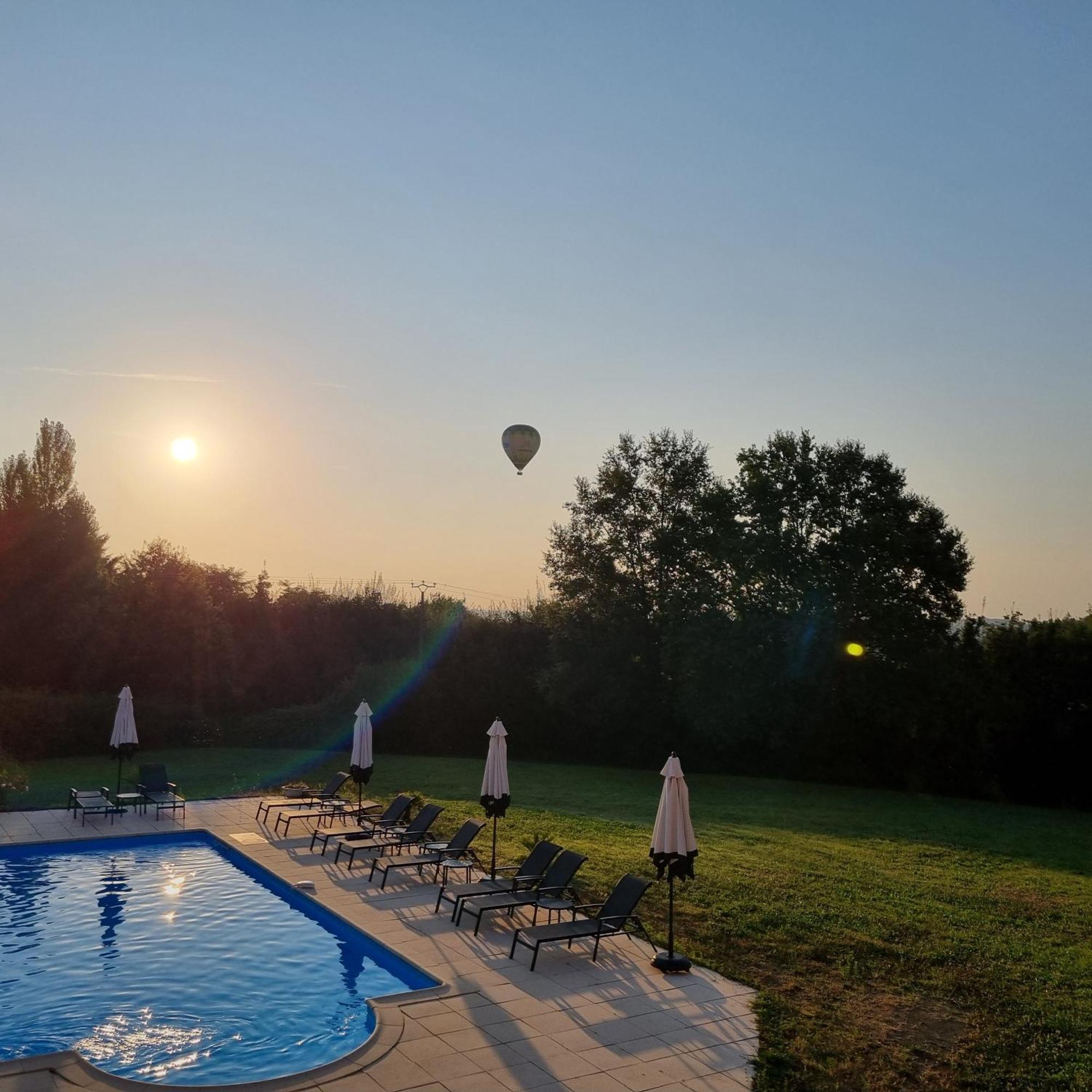 Au Perigord Noir Otel Hautefort Dış mekan fotoğraf