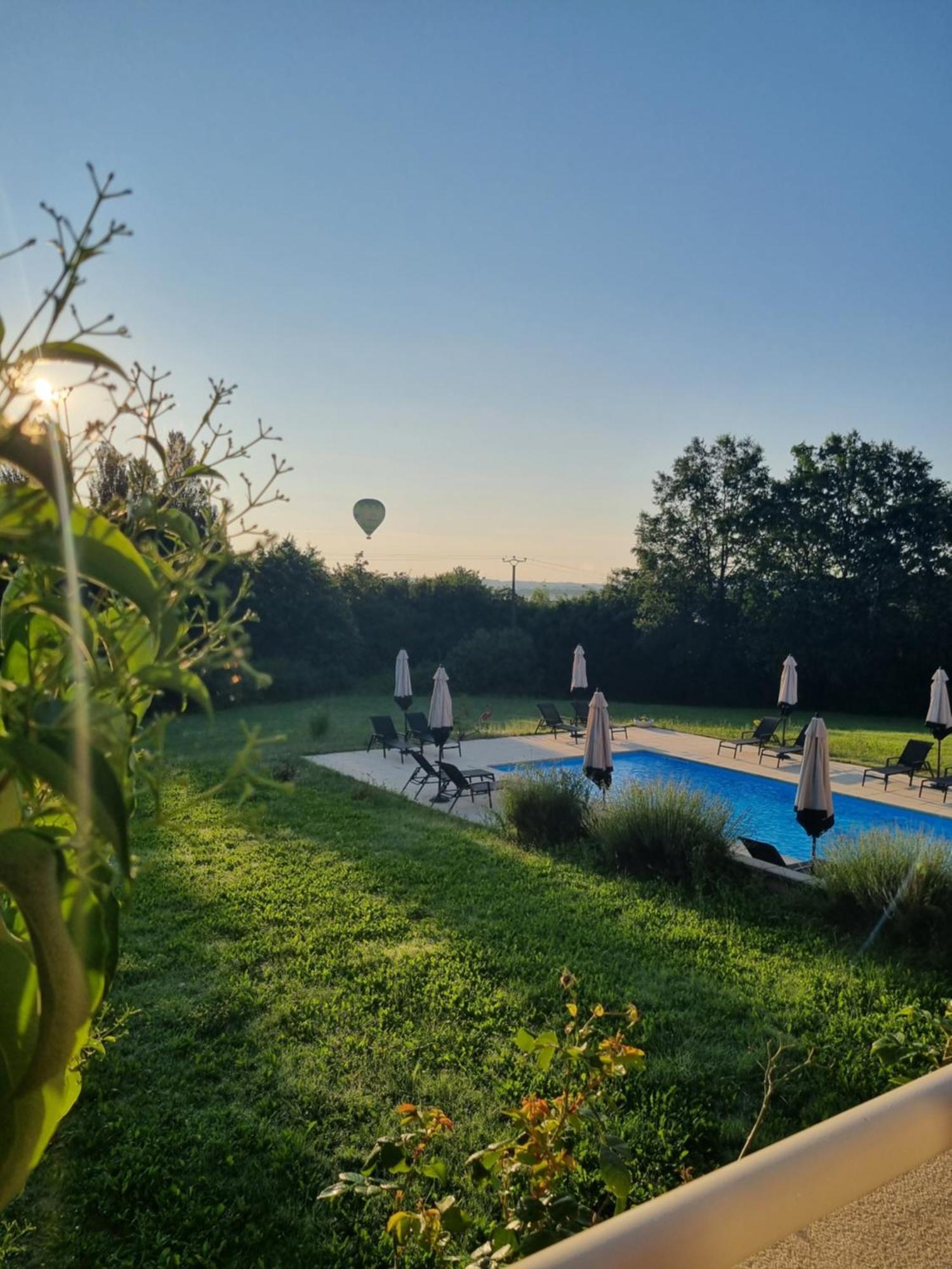 Au Perigord Noir Otel Hautefort Dış mekan fotoğraf